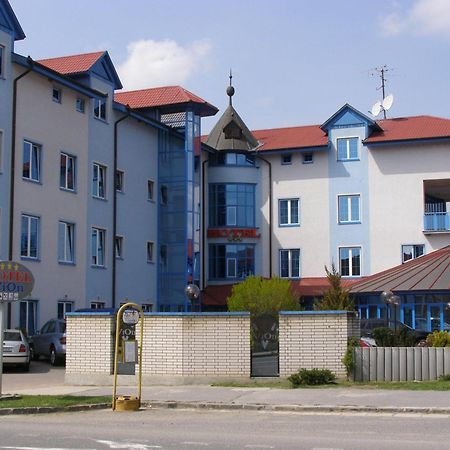 Hotel Vion Zlaté Moravce Eksteriør bilde
