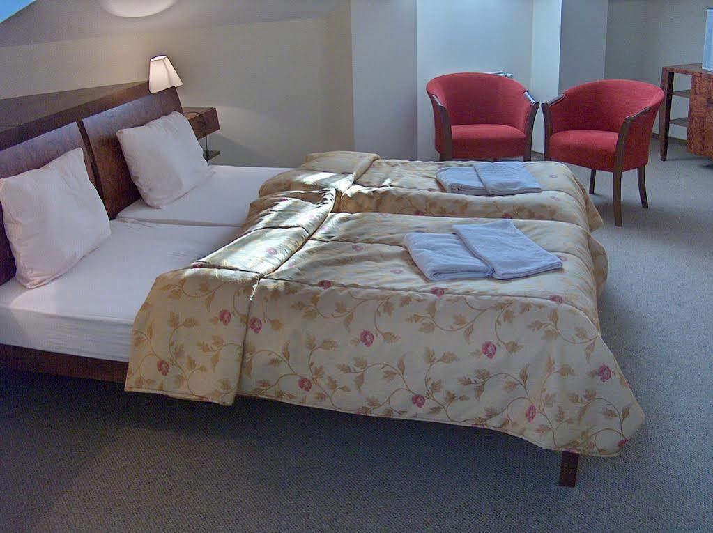 Hotel Vion Zlaté Moravce Eksteriør bilde