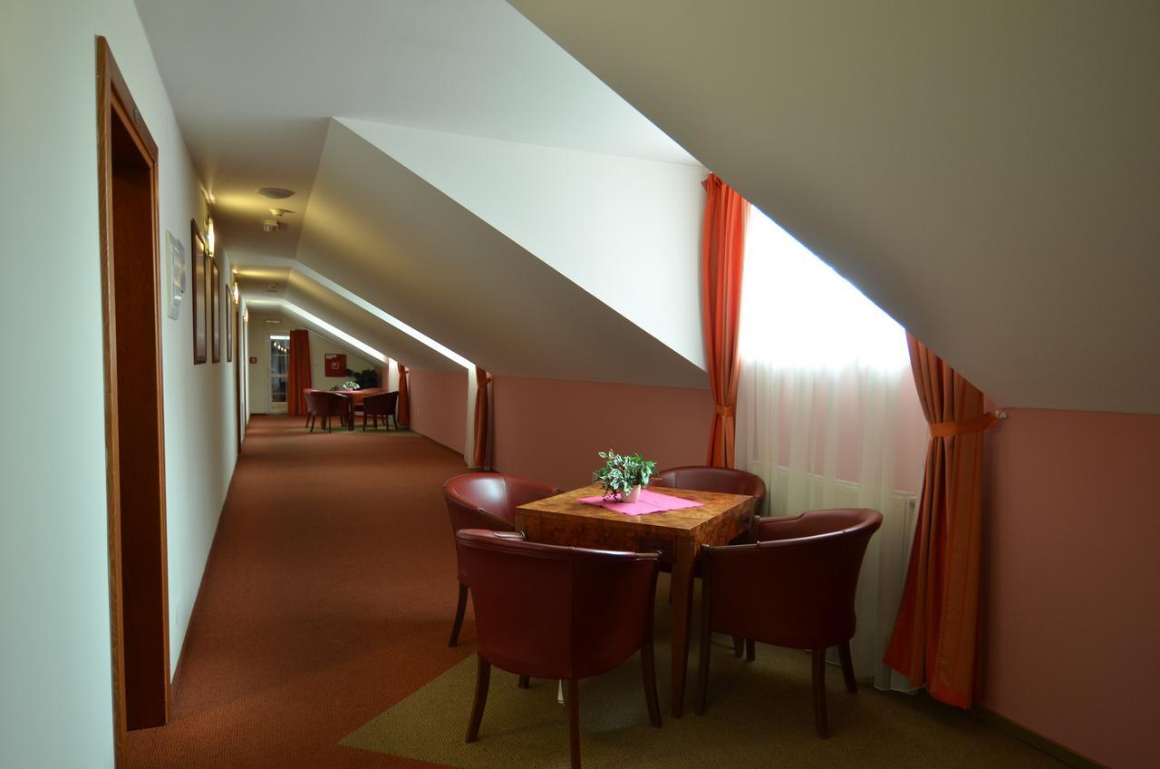 Hotel Vion Zlaté Moravce Eksteriør bilde